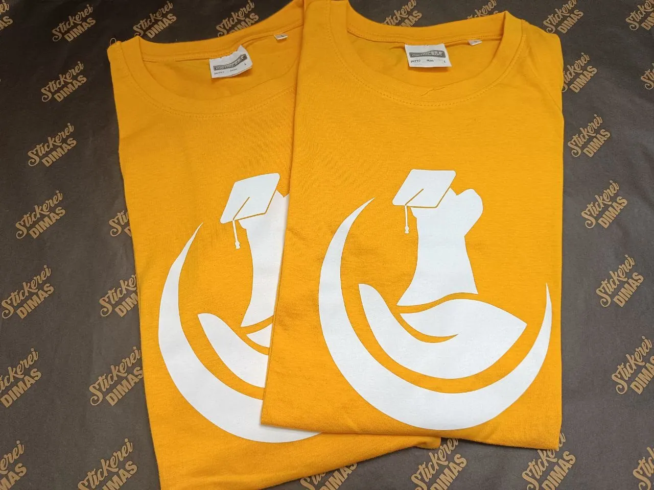 Großer Brustdruck auf T-Shirt