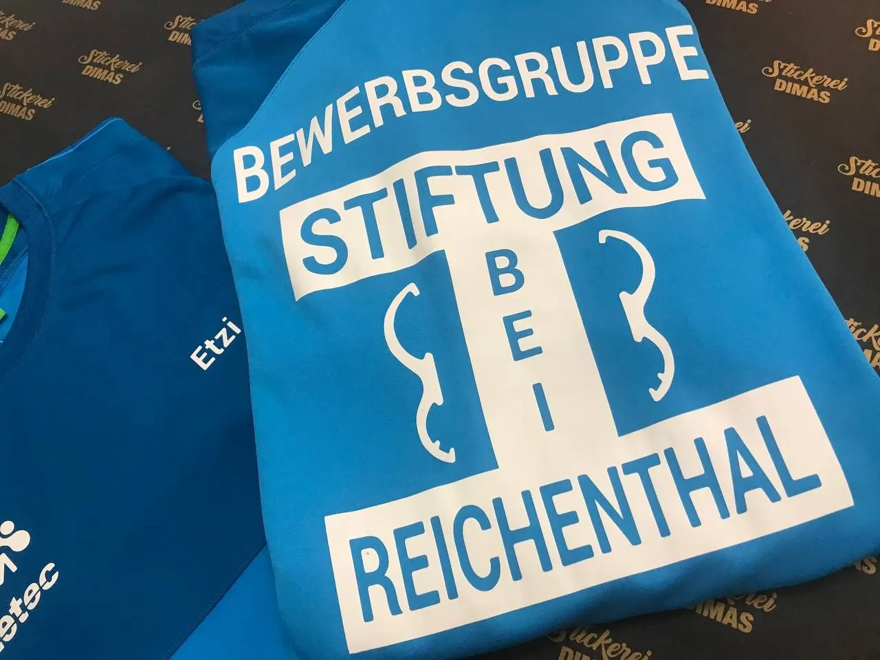 T-Shirt mit Rückendruck
