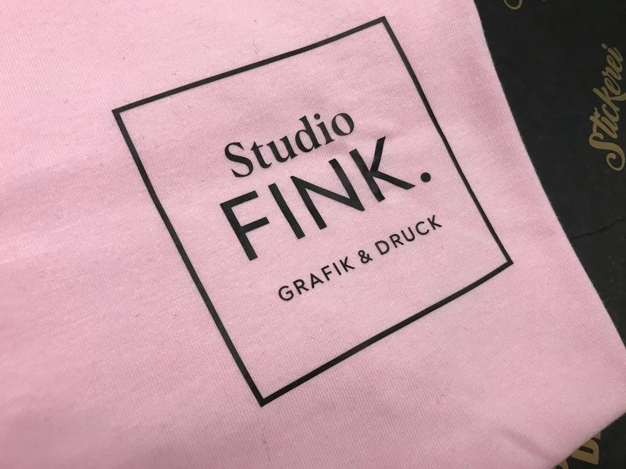 Arbeitskleidung mit Firmenlogo bestickt in Wien – Fink Softshelljacke